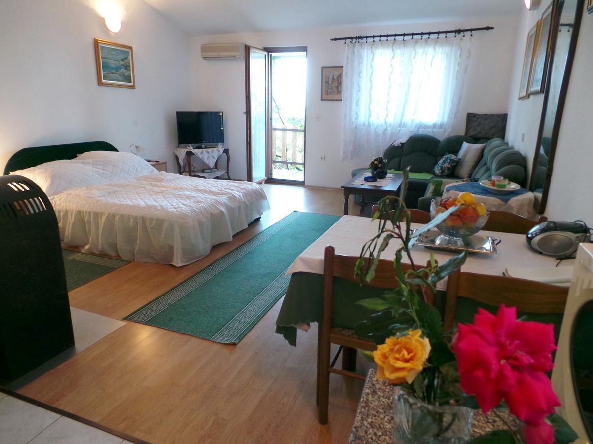 Apartment Snjezana-2 By Interhome カルロバッグ 部屋 写真